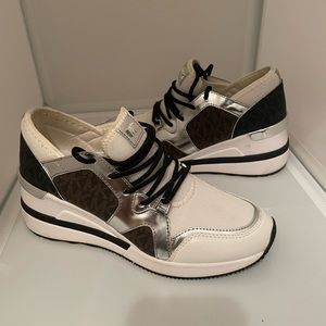 MK Tennis Shoes, Size 6